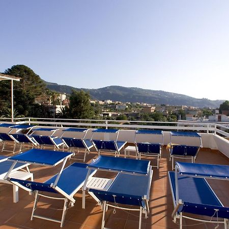 Hotel Caravel Сант'Анджелло Экстерьер фото