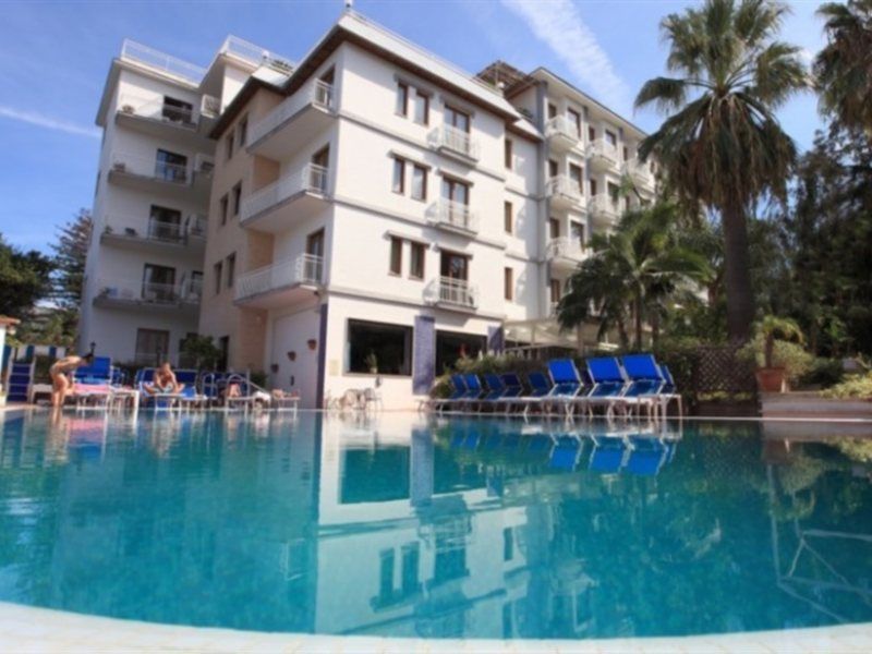 Hotel Caravel Сант'Анджелло Экстерьер фото